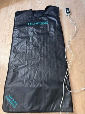 HigherDose Black Infrared Sauna Blanket - Black